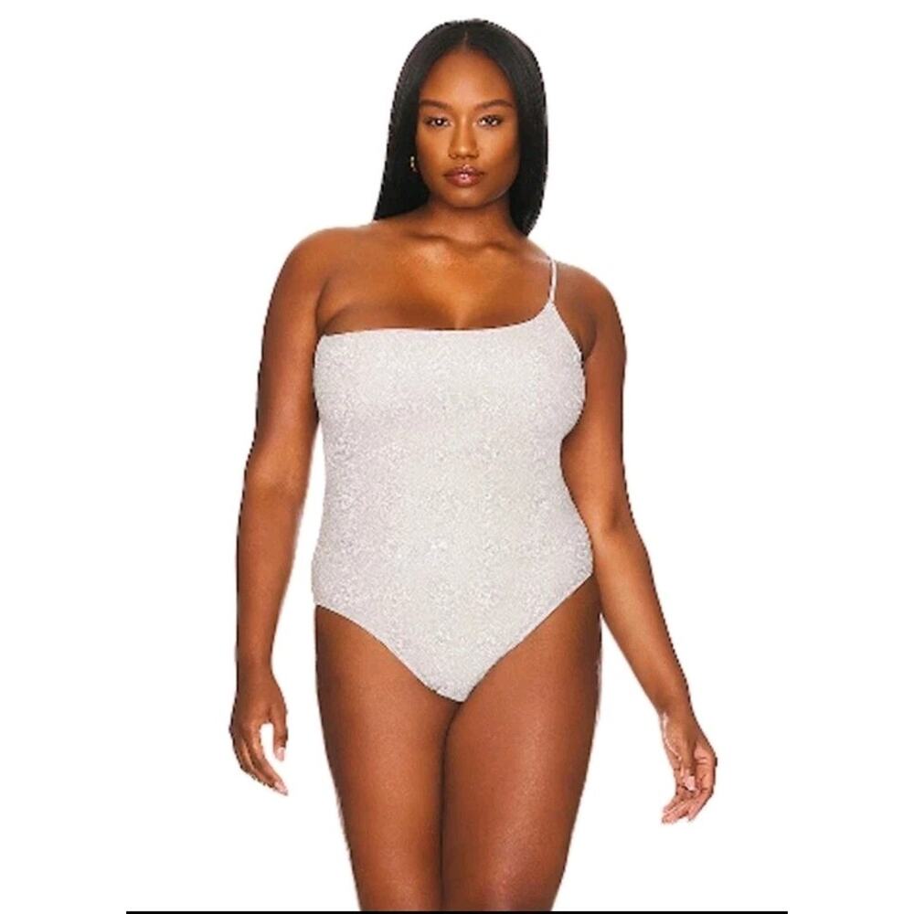 Good American 90s Hot Shoulder Size 6 (3XL) Silver One-shoulder 1 PC‎ Swimsuit - Picture 2 of 6